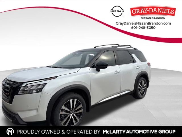 2025 Nissan Pathfinder Platinum's photo