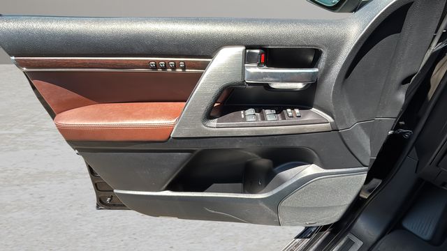Used 2017 Black Toyota Base image 17