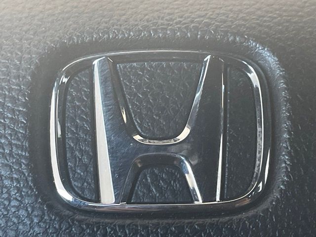 Used 2023 Platinum White Pearl Honda Sport image 11