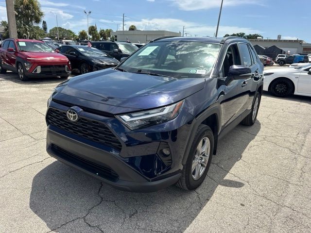 2024 Toyota RAV4 XLE - Photo 7