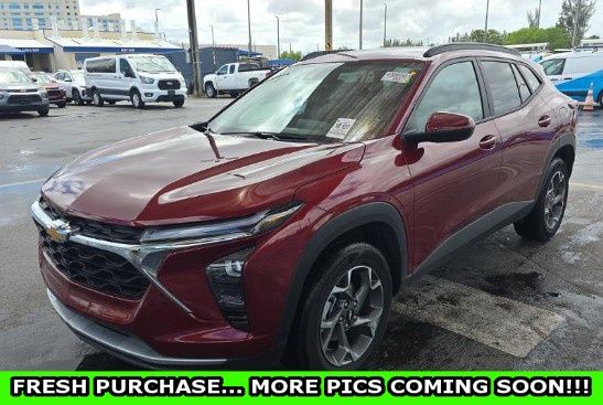 Red (Crimson) 2025 Chevrolet Trax LT FWD SUV / Crossover Front-Wheel Drive 6-Speed Automatic