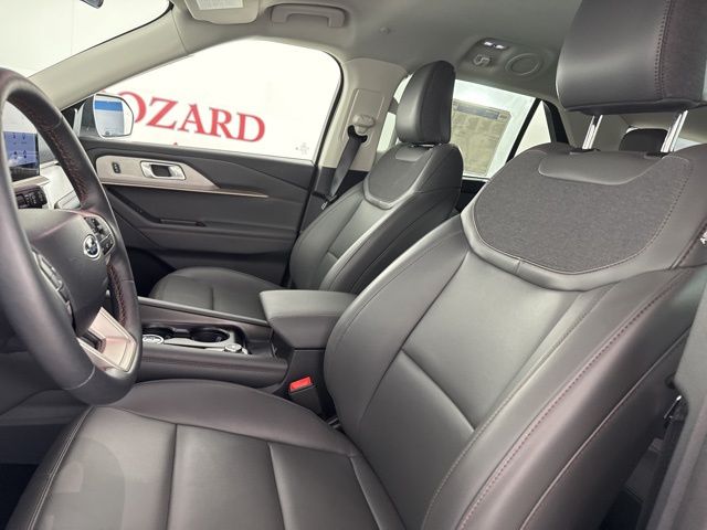2025 Space White Metallic Ford Explorer Active RWD SUV