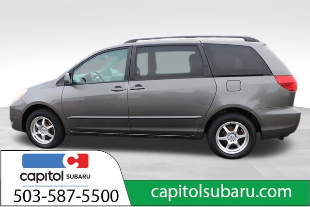 2004 Toyota Sienna XLE 19