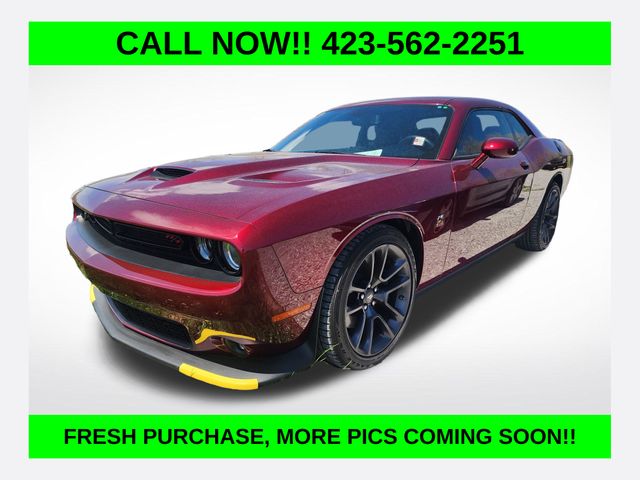 Octane Red Pearlcoat 2022 Dodge Challenger R/T Scat Pack RWD Coupe Rear-Wheel Drive 6-Speed Manual