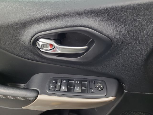 2017 – Jeep – Cherokee