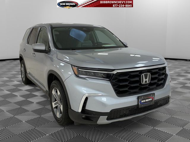 2024 Honda Pilot EX-L FWD with Captains Chairs