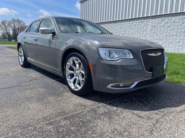 Ceramic Gray Clearcoat 2018 Chrysler 300 C RWD Sedan Rear-Wheel Drive 8-Speed Automatic