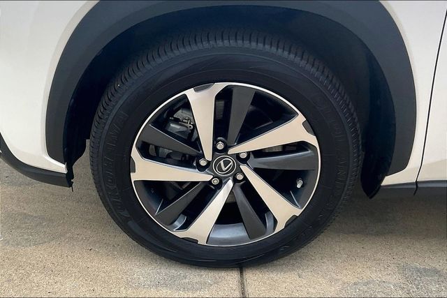 2021 Lexus NX 300 - Photo 9
