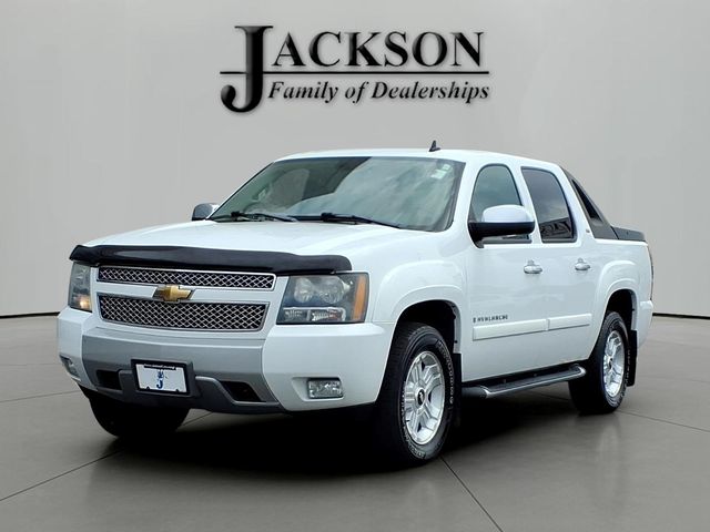 Summit White 2007 Chevrolet Avalanche LT 4WD Pickup Truck Four-Wheel Drive 4-Speed Automatic Overdrive