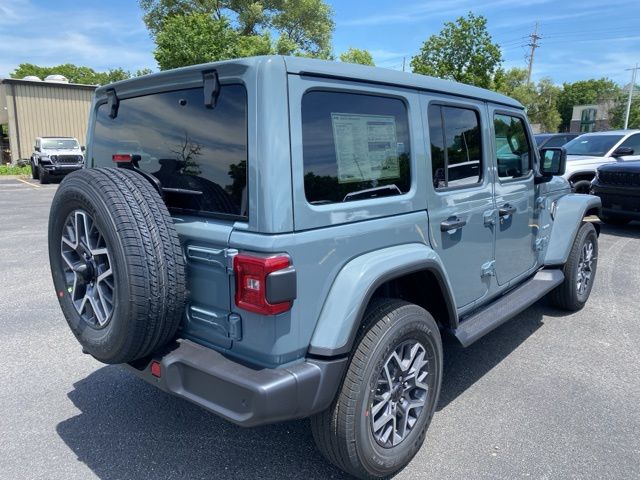 2024 Jeep Wrangler Sahara 8