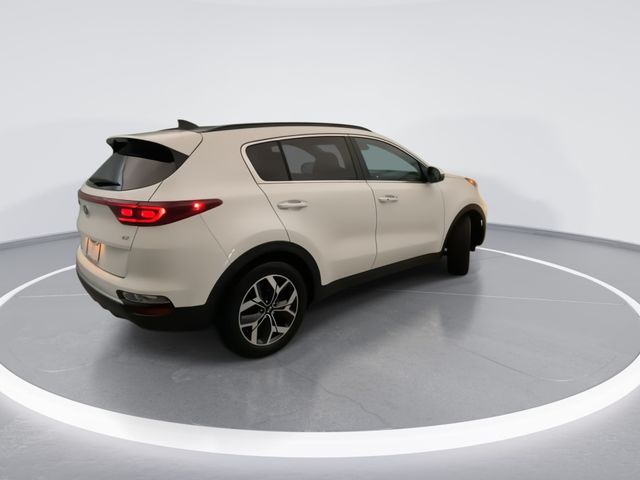 Used 2022 White Kia EX image 4