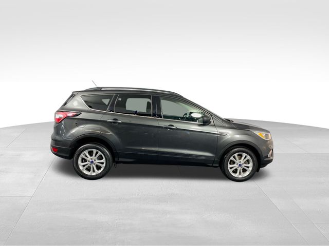 2018 Ford Escape SE 32