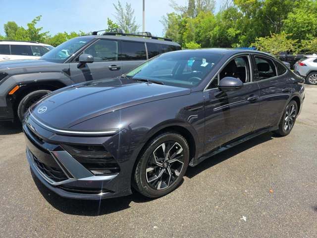 Used 2024 Blue Hyundai SEL image 2