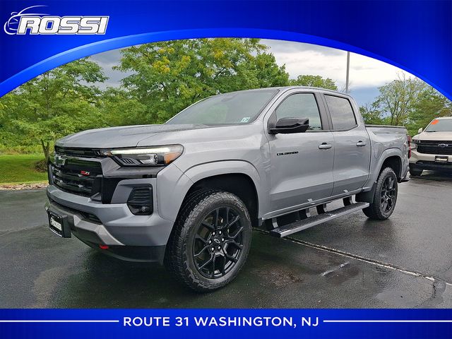Sterling Gray Metallic 2024 Chevrolet Colorado Pickup Truck Four-Wheel Drive 8-Speed Automatic