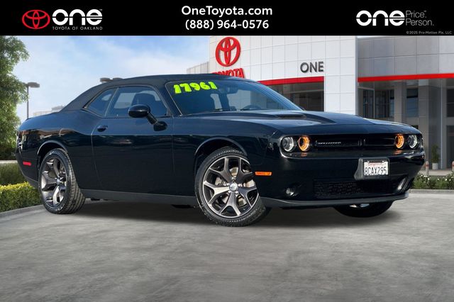 Pitch Black Clearcoat 2018 Dodge Challenger Coupe Rear-Wheel Drive 8-Speed Automatic