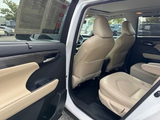 Used 2024 Toyota Highlander SUV