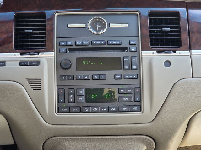 Used 2006 Lincoln Town Car Sedan
