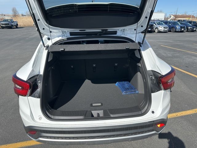 2025 Chevrolet Trax LT photo