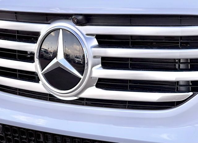 New 2026 White Mercedes-Benz GLB 250 image 5
