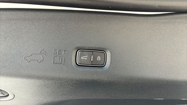 Used 2025 Silver Ford Platinum image 34