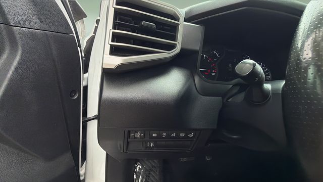 Used 2022 White Toyota SR5 image 21