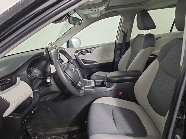 2022 Toyota RAV4 Hybrid XLE photo