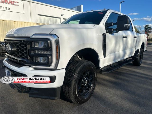 Oxford White 2024 Ford F-350 Super Duty Pickup Truck Four-Wheel Drive Automatic