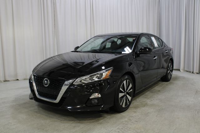 Used 2019 Black Nissan 2.5 SL image 34