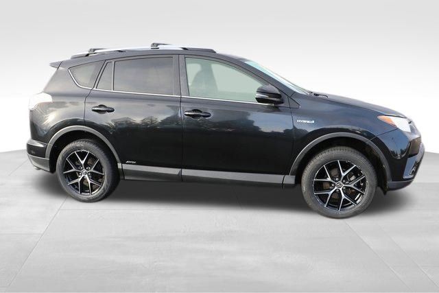 2017 Toyota RAV4 Hybrid SE 16