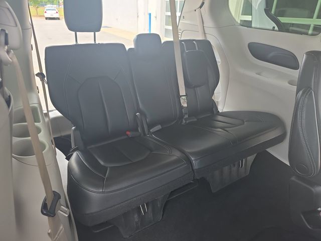 Used 2022 Bright White Clearcoat Chrysler Touring L image 13