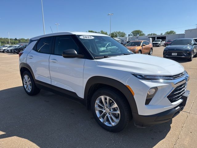 Summit White 2025 Chevrolet Trailblazer LS FWD SUV / Crossover Front-Wheel Drive Continuously Variable Transmission