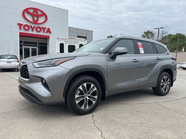 Heavy Metal 2026 Toyota Highlander XLE AWD SUV / Crossover All-Wheel Drive 8-Speed Automatic