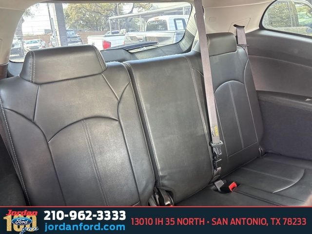 Used Car 2015 Chevrolet Traverse  2lt For Sale Under $10,000 In San Antonio, Texas
