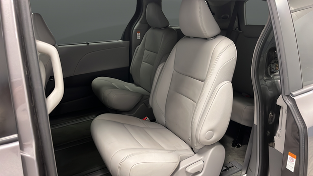 Used 2017 Predawn Gray Mica Toyota XLE image 24