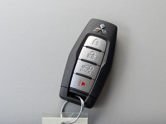 2026 White Diamond Mitsubishi Outlander SE FWD SUV