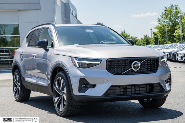 2026 Volvo XC40 B5 Plus