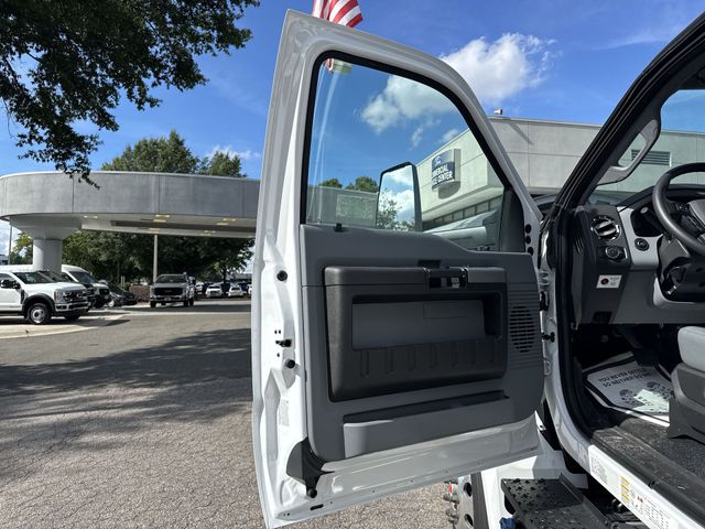2026 Ford F-750 SuperCab photo 16