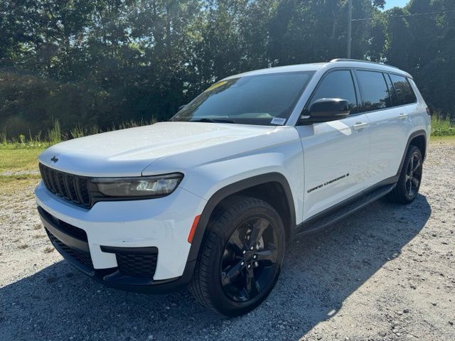 Used 2022 White Jeep Altitude image 3