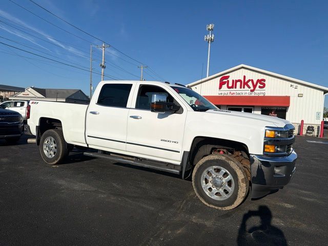 Summit White 2015 Chevrolet Silverado 2500HD Pickup Truck Four-Wheel Drive 6-Speed Automatic