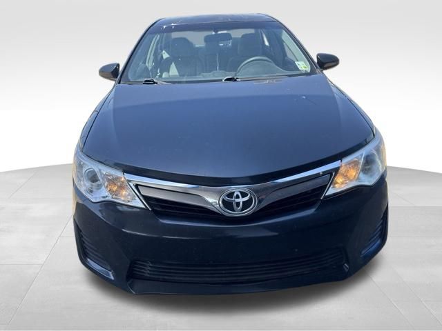 2014 Toyota Camry LE — photo 2