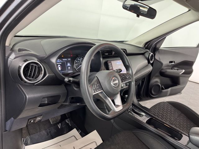 2023 Gun Metallic Nissan Kicks SV FWD SUV