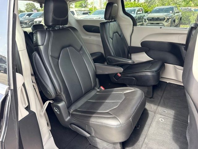 Used 2024 Chrysler Pacifica Van