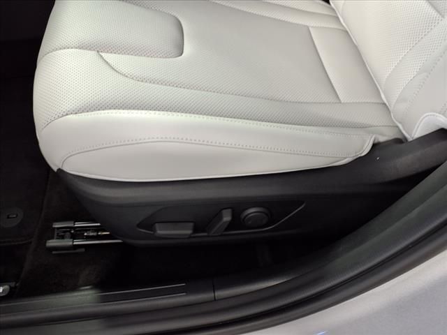 2025 Hyundai Elantra Limited photo