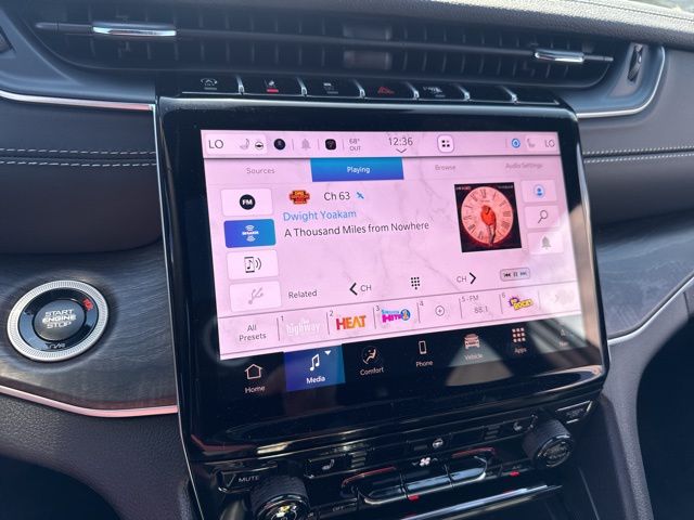 New 2025 White Jeep Limited image 19