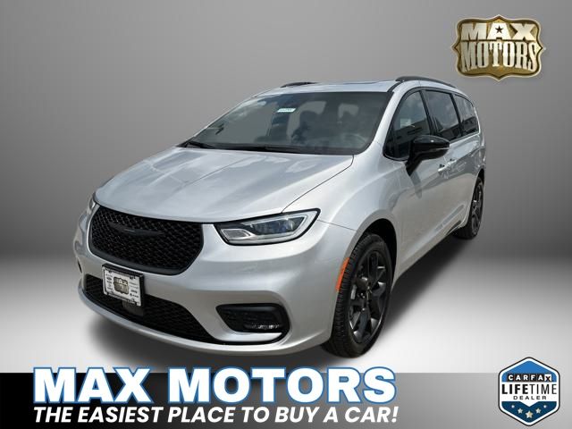 2024 Chrysler Pacifica Limited 3