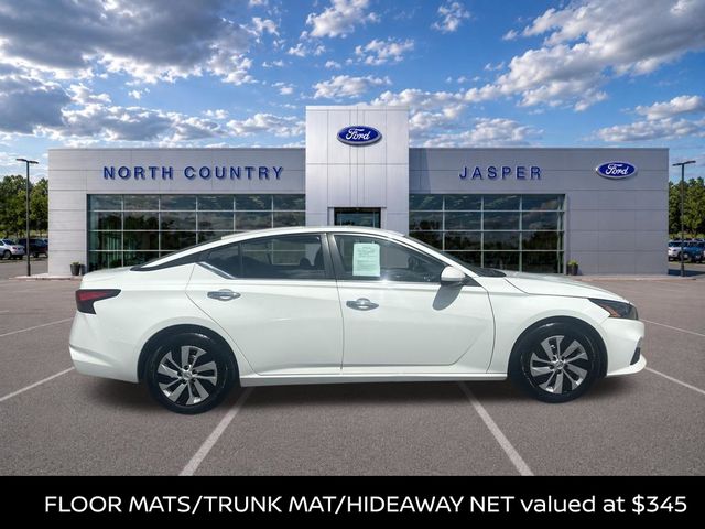 Glacier White 2022 Nissan Altima Sedan Front-Wheel Drive Continuously Variable Transmission