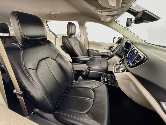 Used 2024 Chrysler Pacifica Van
