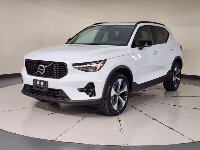 2026 Volvo XC40 B5 Plus