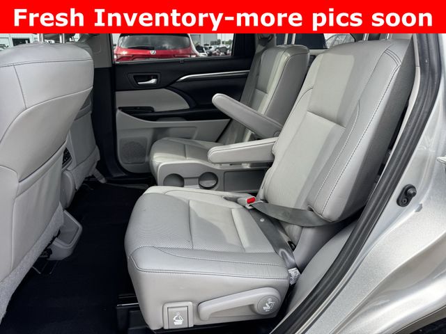 2019 Toyota Highlander Limited Platinum Silver at River Oaks CDJR