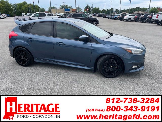 Blue Metallic 2018 Ford Focus Hatchback Front-Wheel Drive 6-Speed Manual